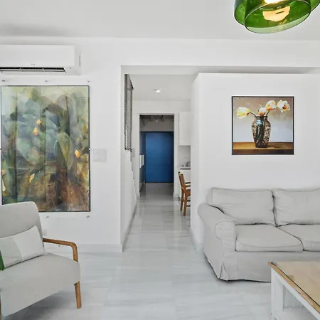 Blue Iris Luxury By Nomads - Steps To