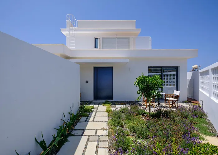 Blue Iris Luxury By Nomads - Steps To