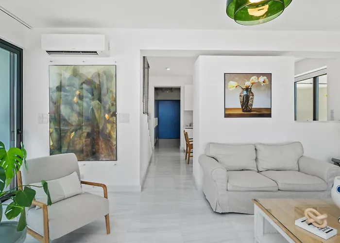 Blue Iris Luxury By Nomads - Steps To