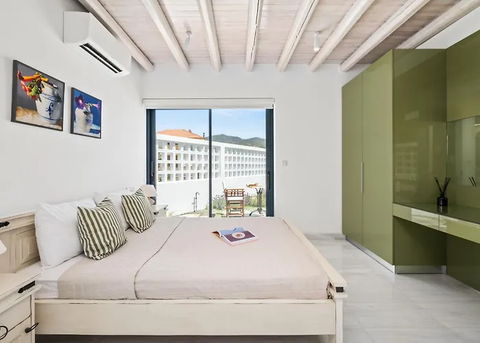 Blue Iris Luxury By Nomads - Steps To