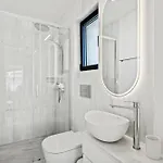 Blue Iris Luxury By Nomads - Steps To *