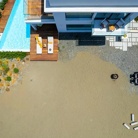 Blue Iris Luxury Beachfront Villa By Nomads - Direct Beach Access & Private Pool 别墅 *