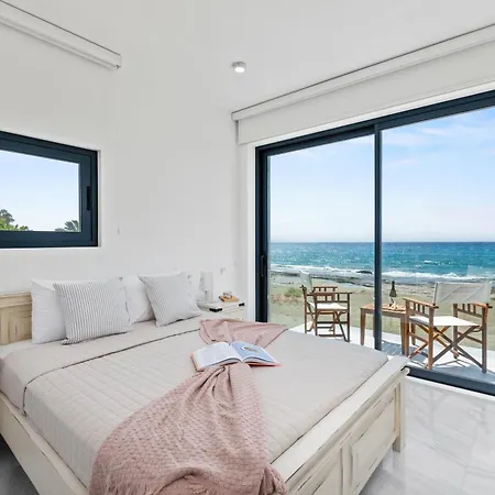 Blue Iris Luxury Beachfront Villa By Nomads - Direct Beach Access & Private Pool 别墅 Kato Yialia