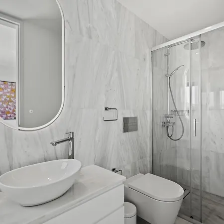Blue Iris Luxury Beachfront Villa By Nomads - Direct Beach Access & Private Pool 别墅 *