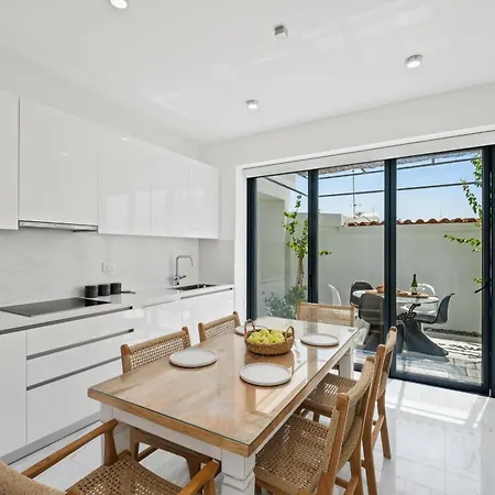 Blue Iris Luxury By Nomads - Steps To